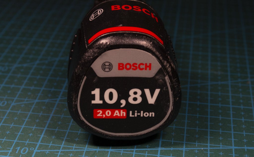 Ремонт сломанных защелок у аккумуляторов для синих Bosch на 10,8 и 12V